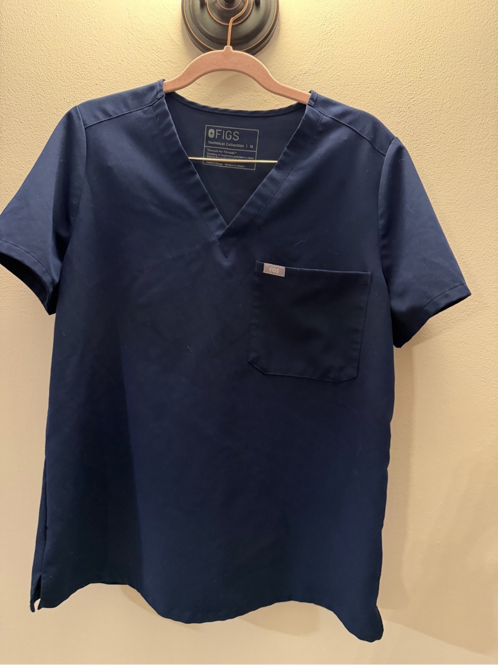 FIGS Catarina One Pocket V-Neck Scrub Top Navy Blue Medium M Tech collection